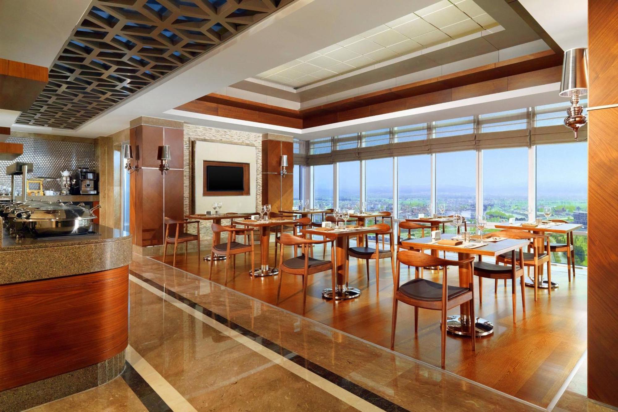Sheraton Bursa Hotel Exterior foto The Club Lounge at Istanbul Ataturk Airport